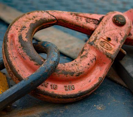 Keuring of vervanging? Wat loont het meest bij verouderde hijsmiddelen?